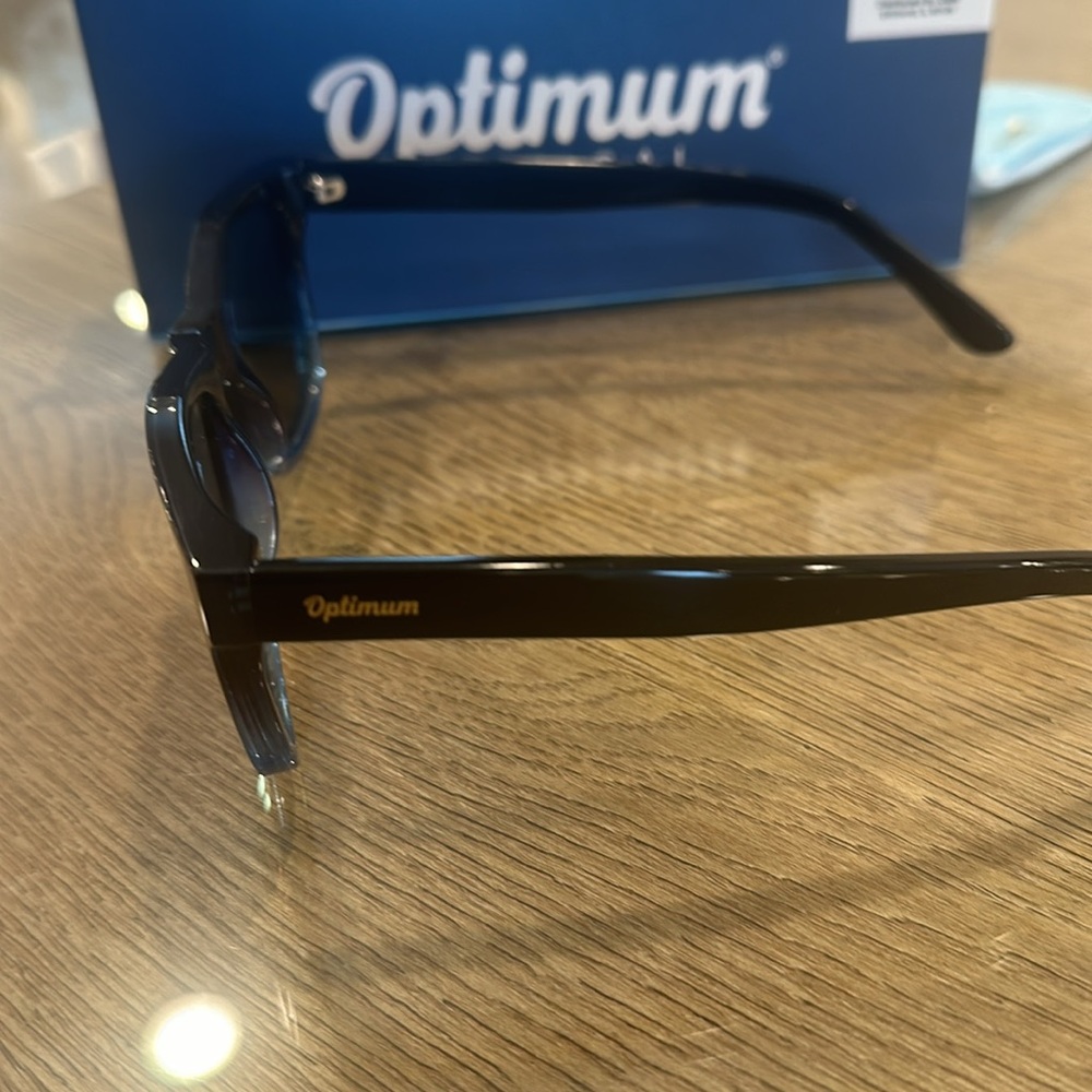 Blue/purple sun glasses - Picture 2 of 3